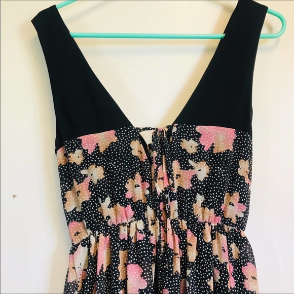 Pins & Needles Floral Polka Dot V-Neck Size Medium - Picture 8 of 12